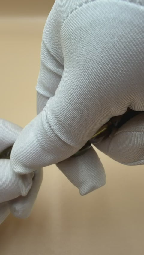 مسباح سندلوس شفاف أخضر — قطعة نوادر.
Misbah made of transparent green Sandalus — a rare piece.